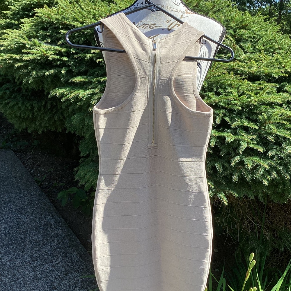 Lot Of Two Firm Fitting Dresses Guess By Marciano And ASOS - Picture 3 of 7